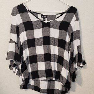 Plaid flair-sleeve black and white shirt